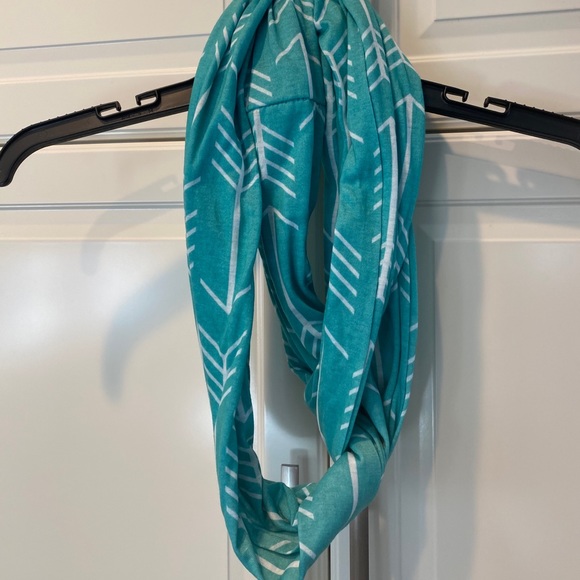 Other - Arrow Infinity Scarf